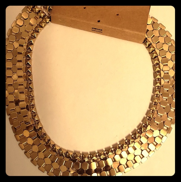 Jewelry - Shiny Gold Fashion Necklace